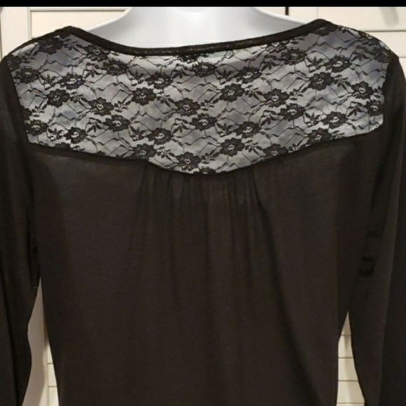 Like New Ultra Feminine Lace Panel Top - Picture 4 of 5